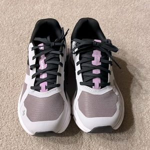 On cloud cloud runner women’s size 7 new shoes